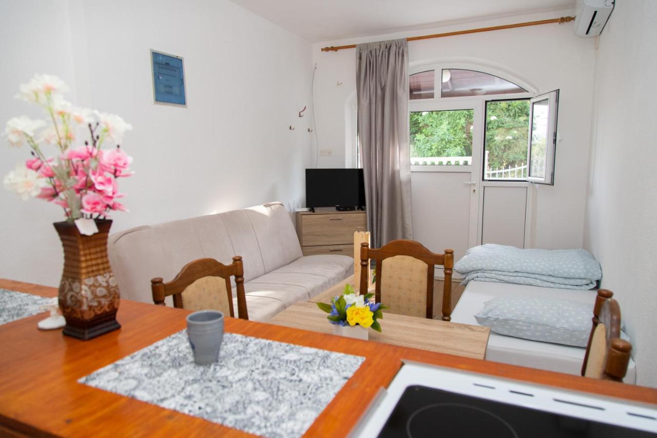 Apartman Irina トレビニエ エクステリア 写真